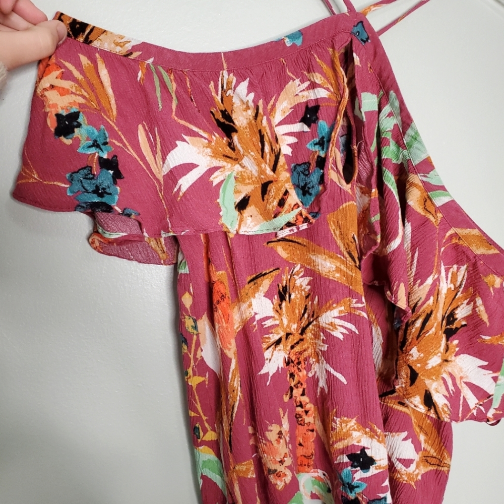 Express Red Floral Off Shoulder Key Hole Halter Top SP - Picture 3 of 10